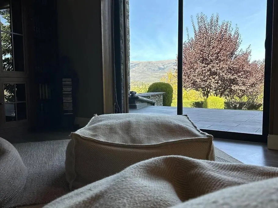 Mas Can Serra, Casa A Queixans Caixans