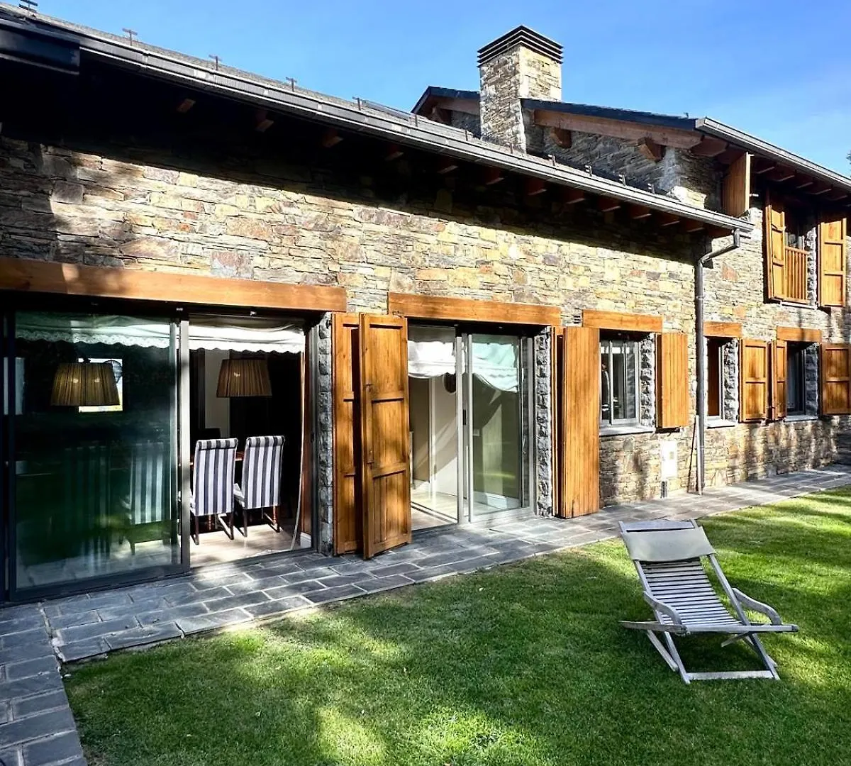 Mas Can Serra, Casa A Queixans Caixans Spain